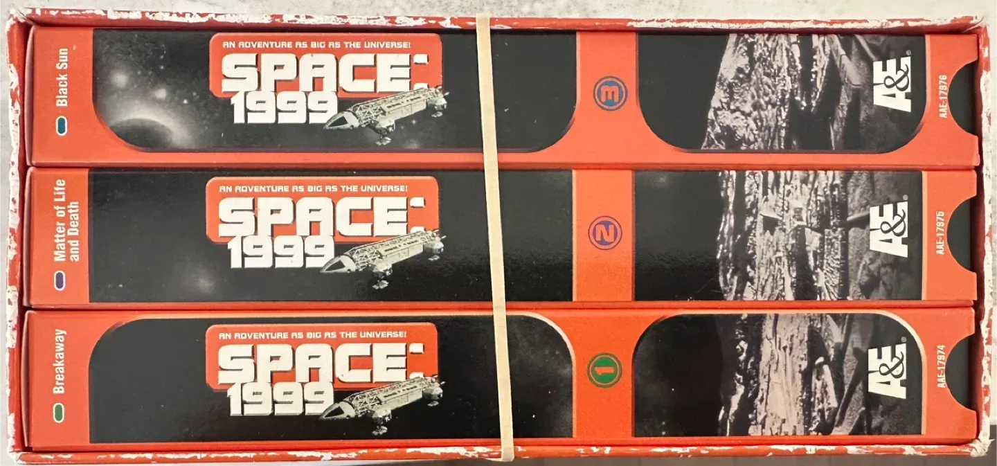 Mixed Lot of VHS Tapes - Cartoons, Movies, TV Shows image indicator(4)