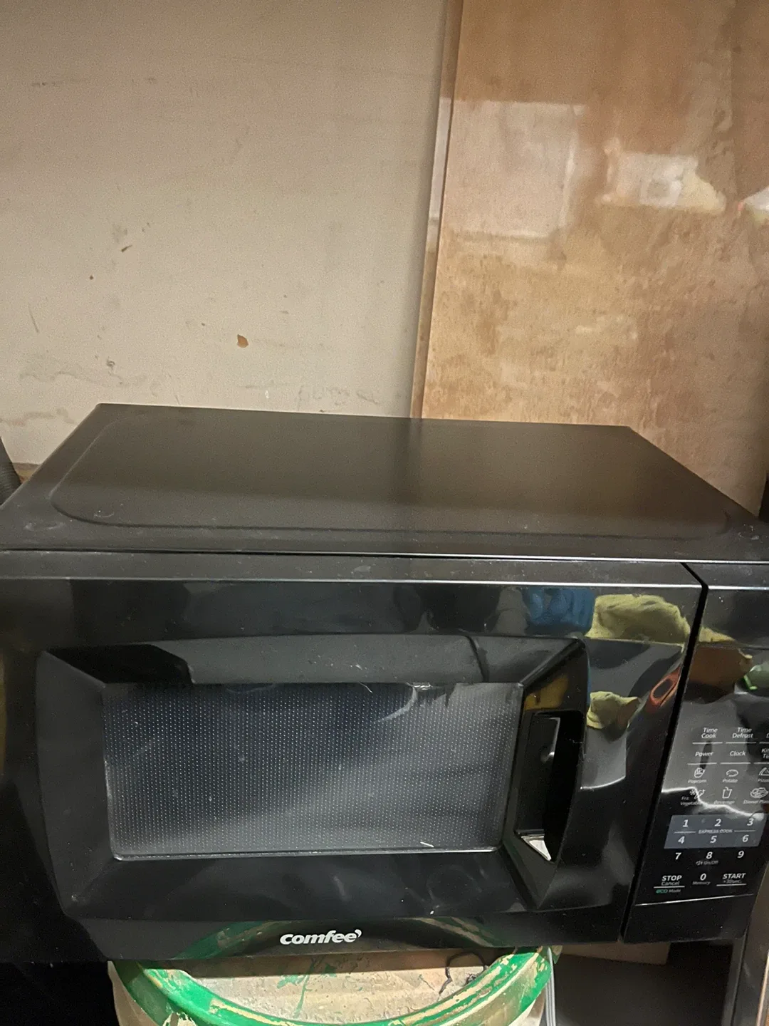 Comfee' Black Microwave Oven thumbnail