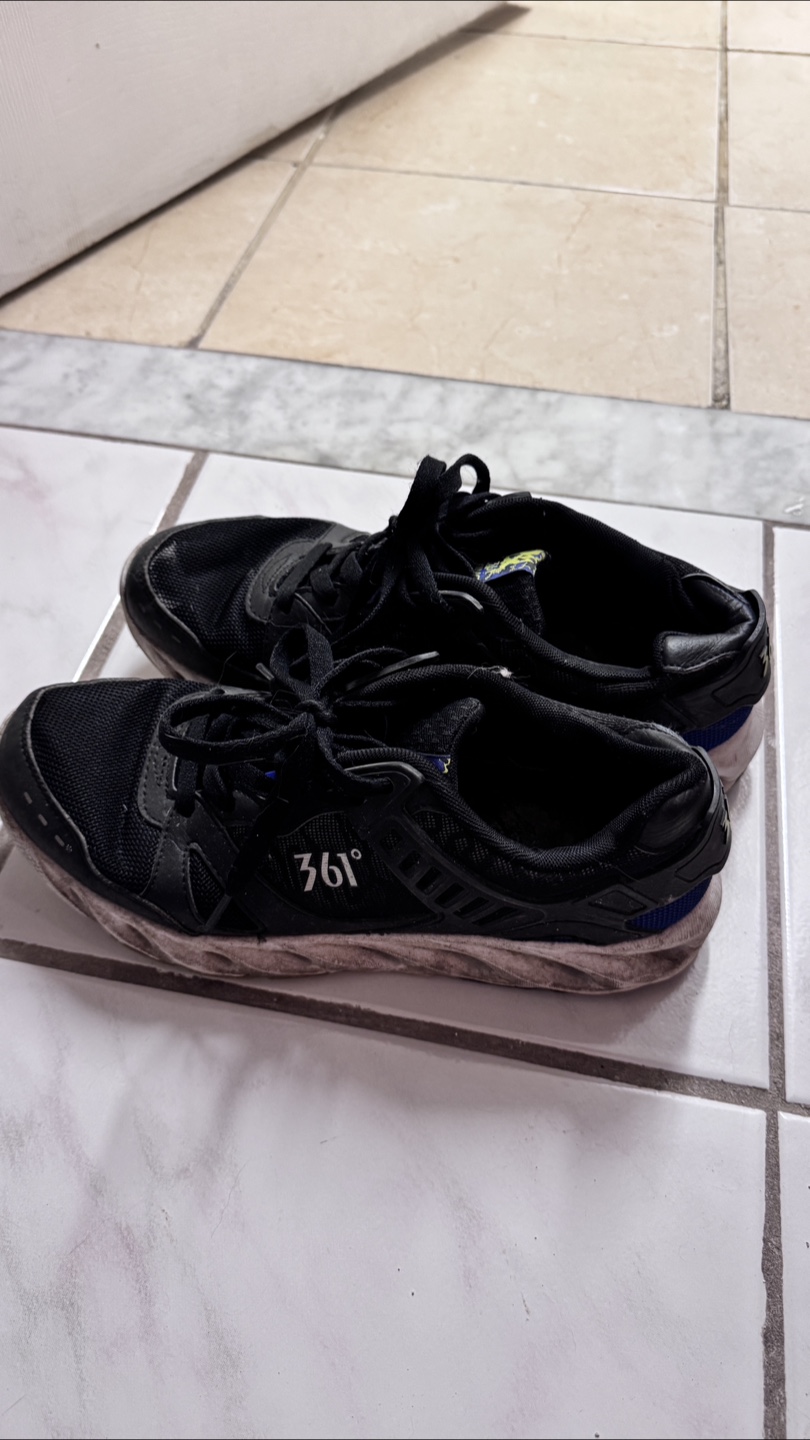 361° Black Running Shoes - US 8.5 - photo 2
