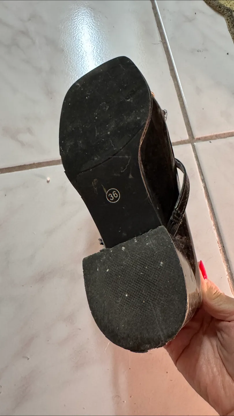 Black & Gold Dress Shoes - Size 6 image indicator(3)