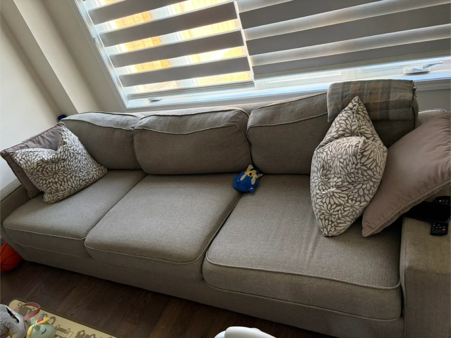 Grey Sofa image indicator(2)