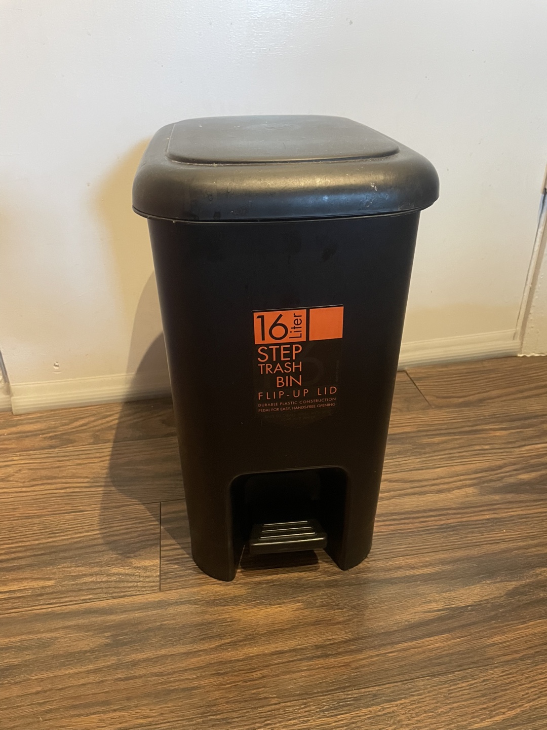 Step Trash Bin & Umbra Mini Trash Can