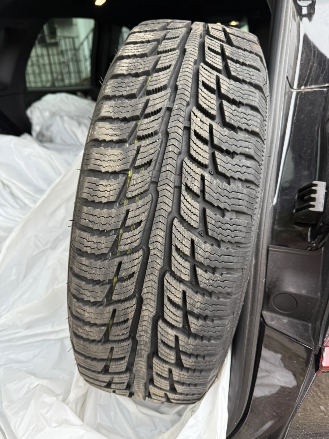 Used Winter Tires on Rims (low km) - photo 4