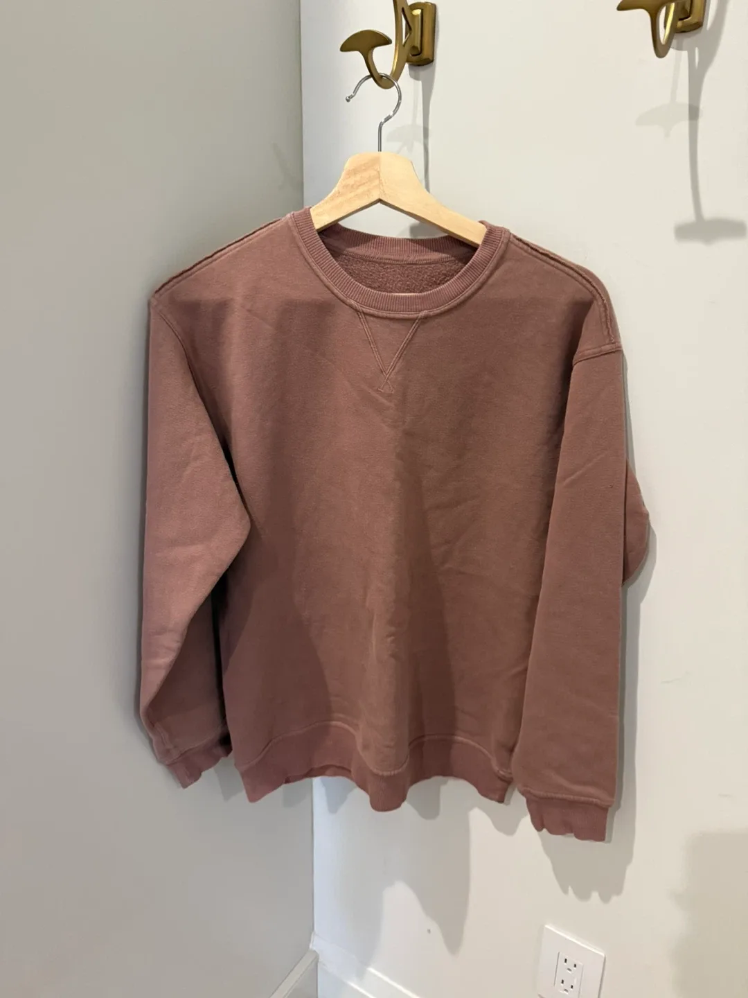 Lululemon - sweatshirts $40 each image indicator(5)
