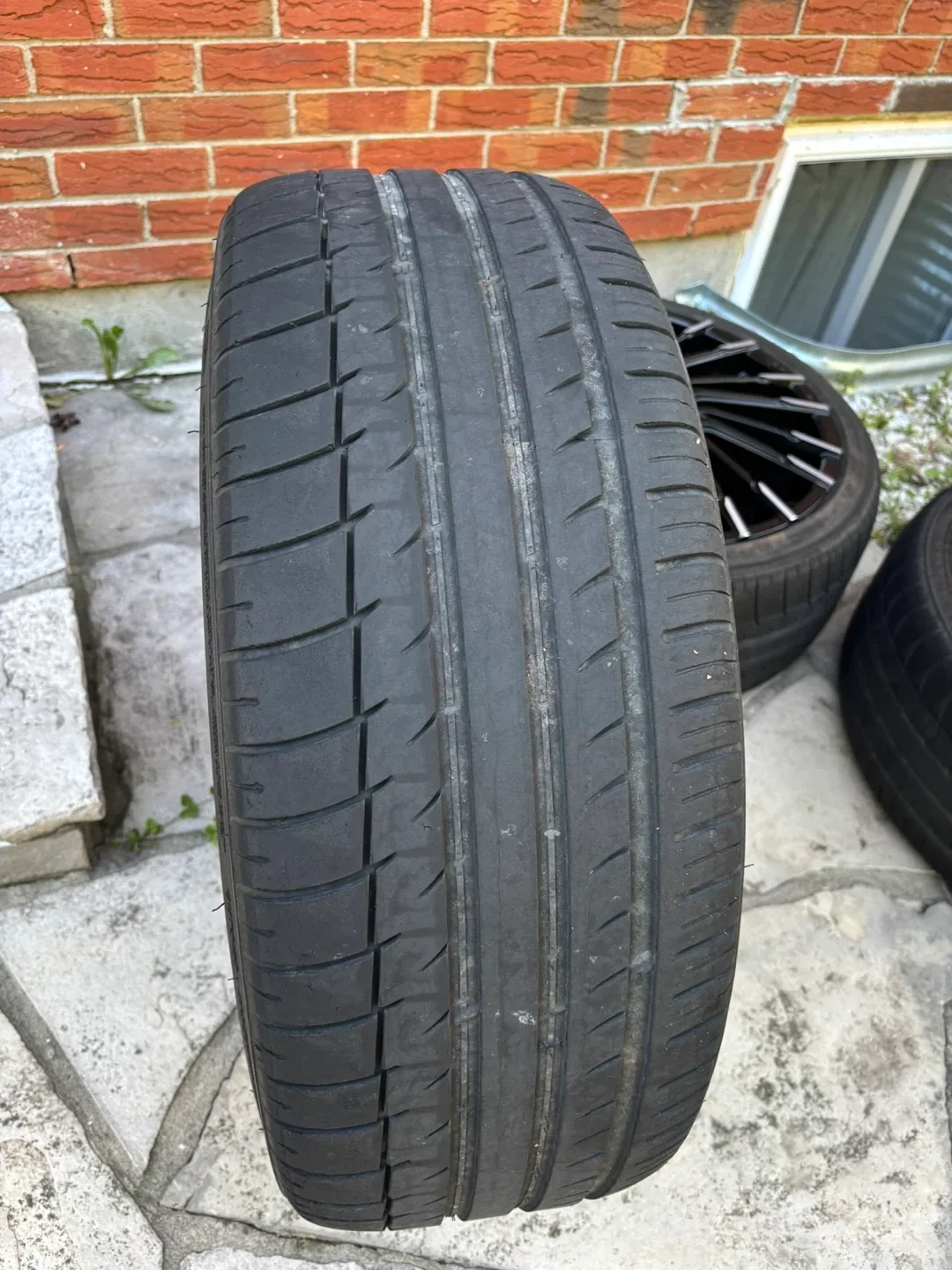 Lexani 265/35ZR22 Tires & Rims - Set of 4 image indicator(2)