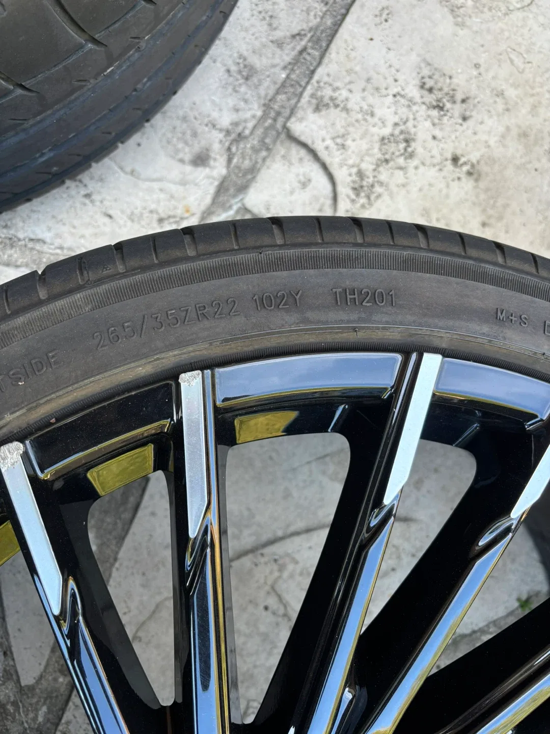 Lexani 265/35ZR22 Tires & Rims - Set of 4 image indicator(3)