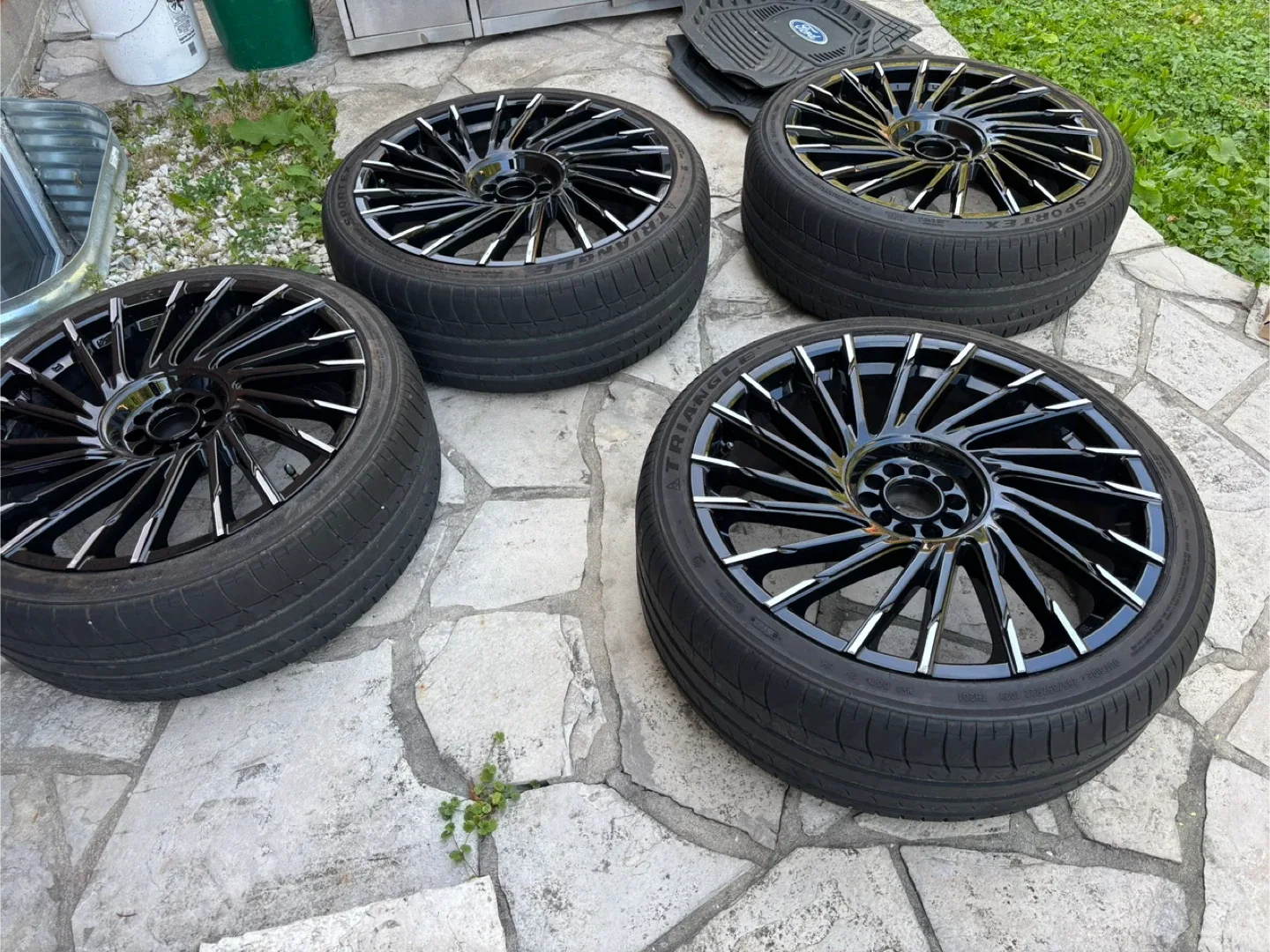 Lexani 265/35ZR22 Tires & Rims - Set of 4 image indicator(5)