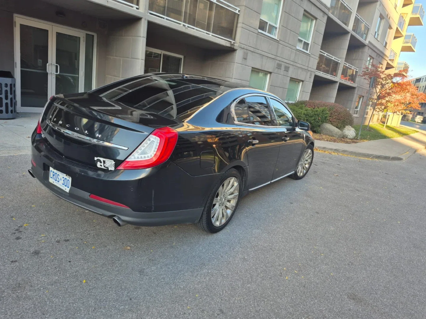 2016 Lincoln MKS AWD Luxury Sedan image indicator(6)