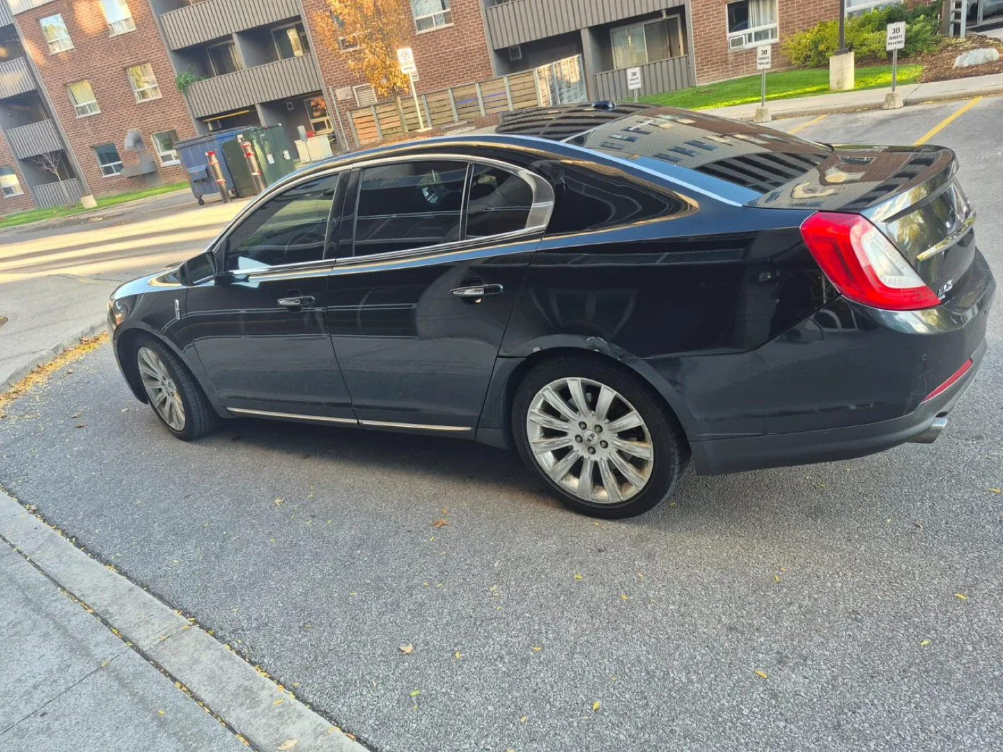 2016 Lincoln MKS AWD Luxury Sedan image indicator(7)
