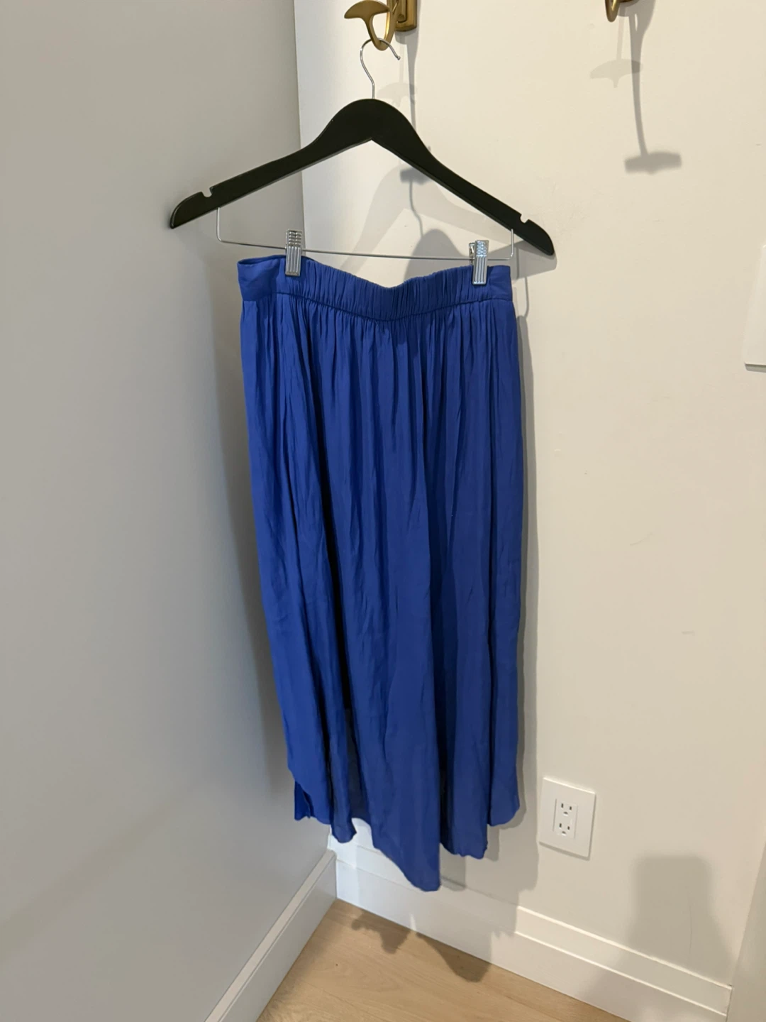 Aritzia size small woman’s skirt - photo 3