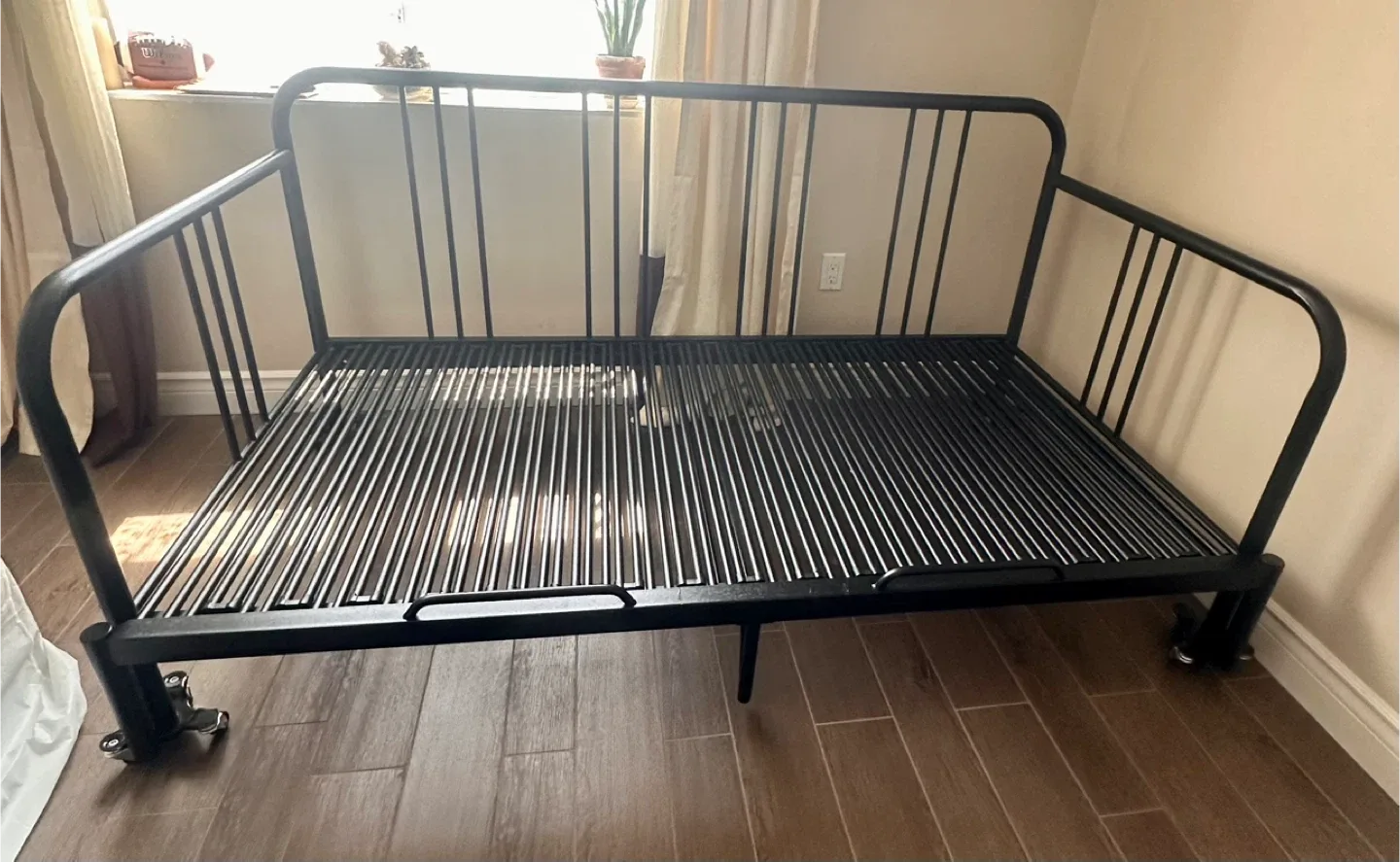 Black Metal Daybed Frame - 197cm x 94cm image indicator(4)