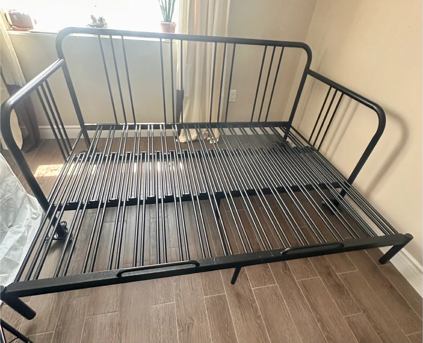Black Metal Daybed Frame - 197cm x 94cm image indicator(5)