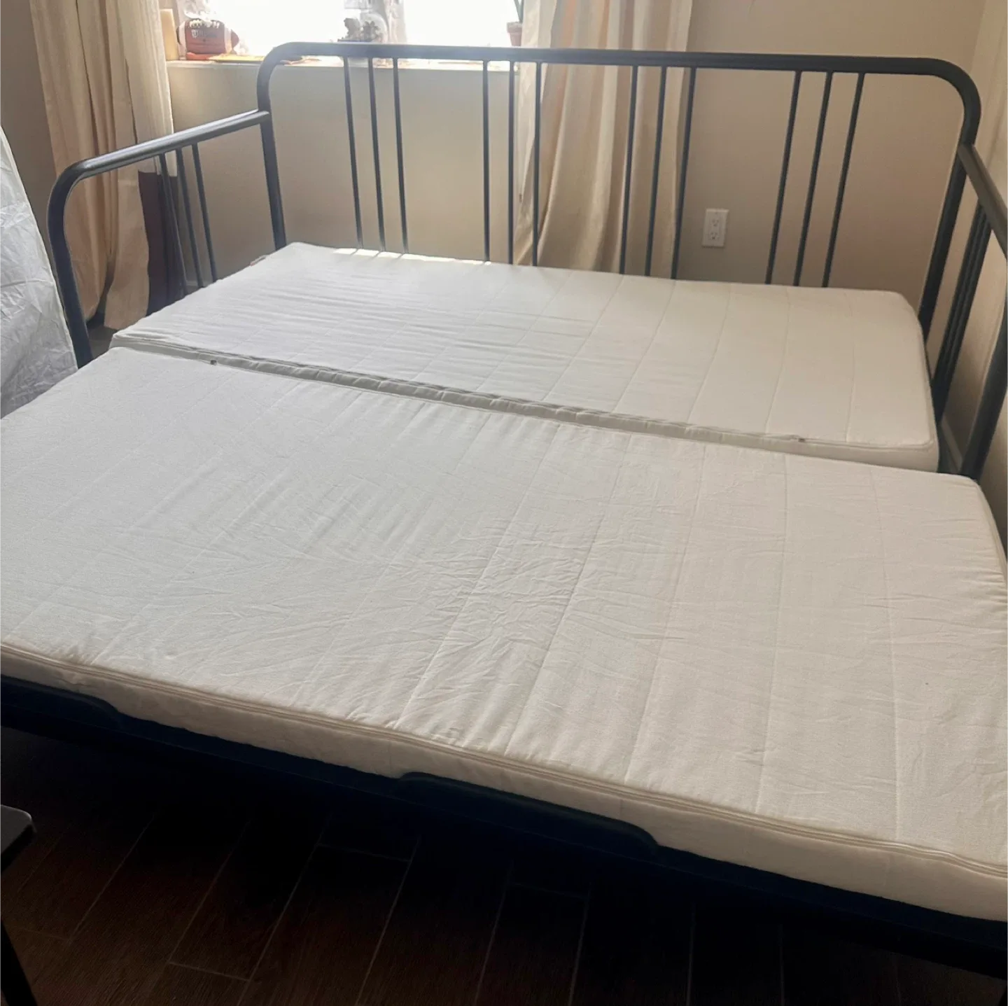 Black Metal Daybed Frame - 197cm x 94cm image indicator(7)