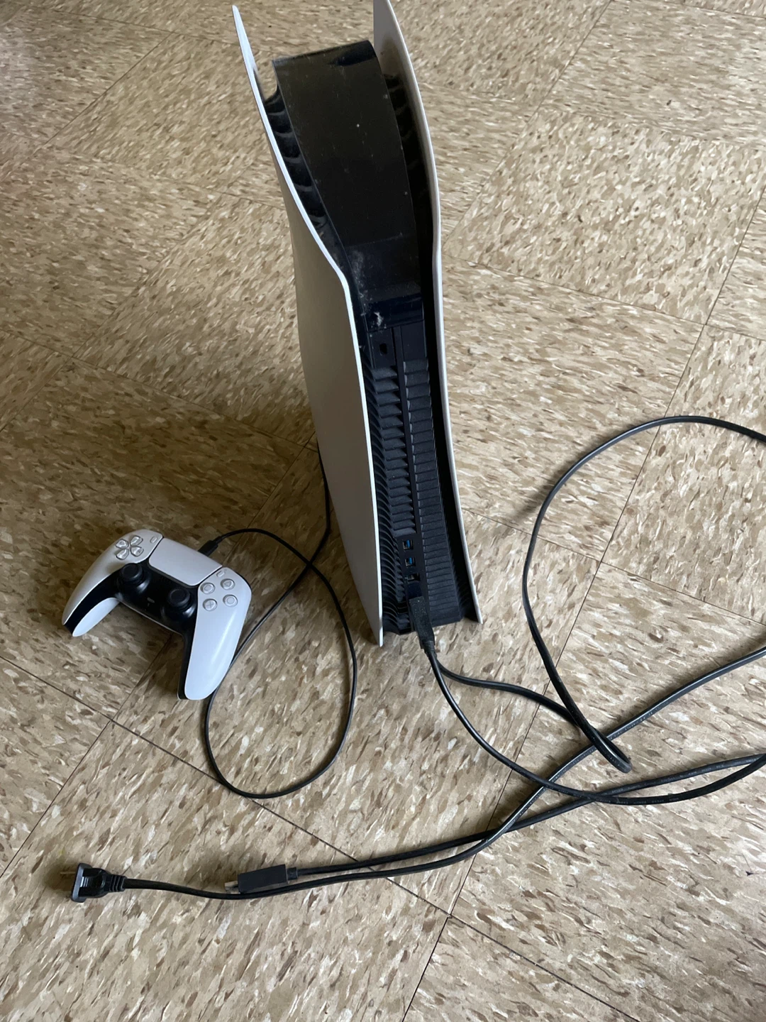 Basically brand new ps5 - photo 2