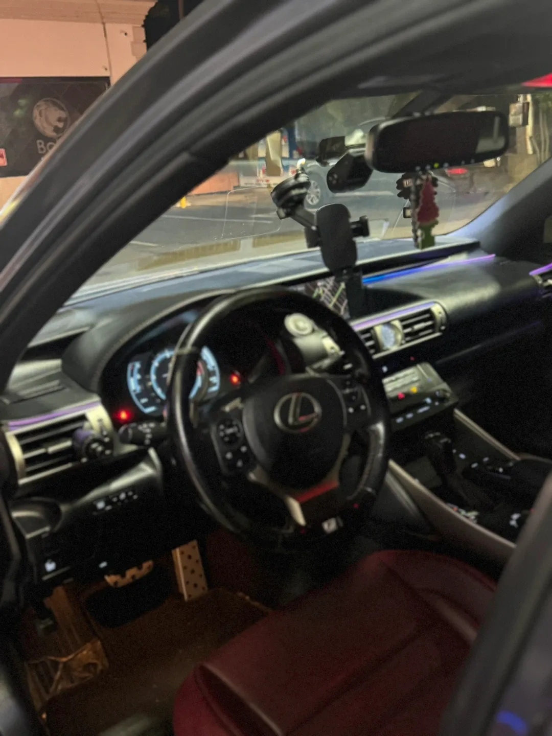 Luxes is 200 f spot 139 miles image indicator(2)