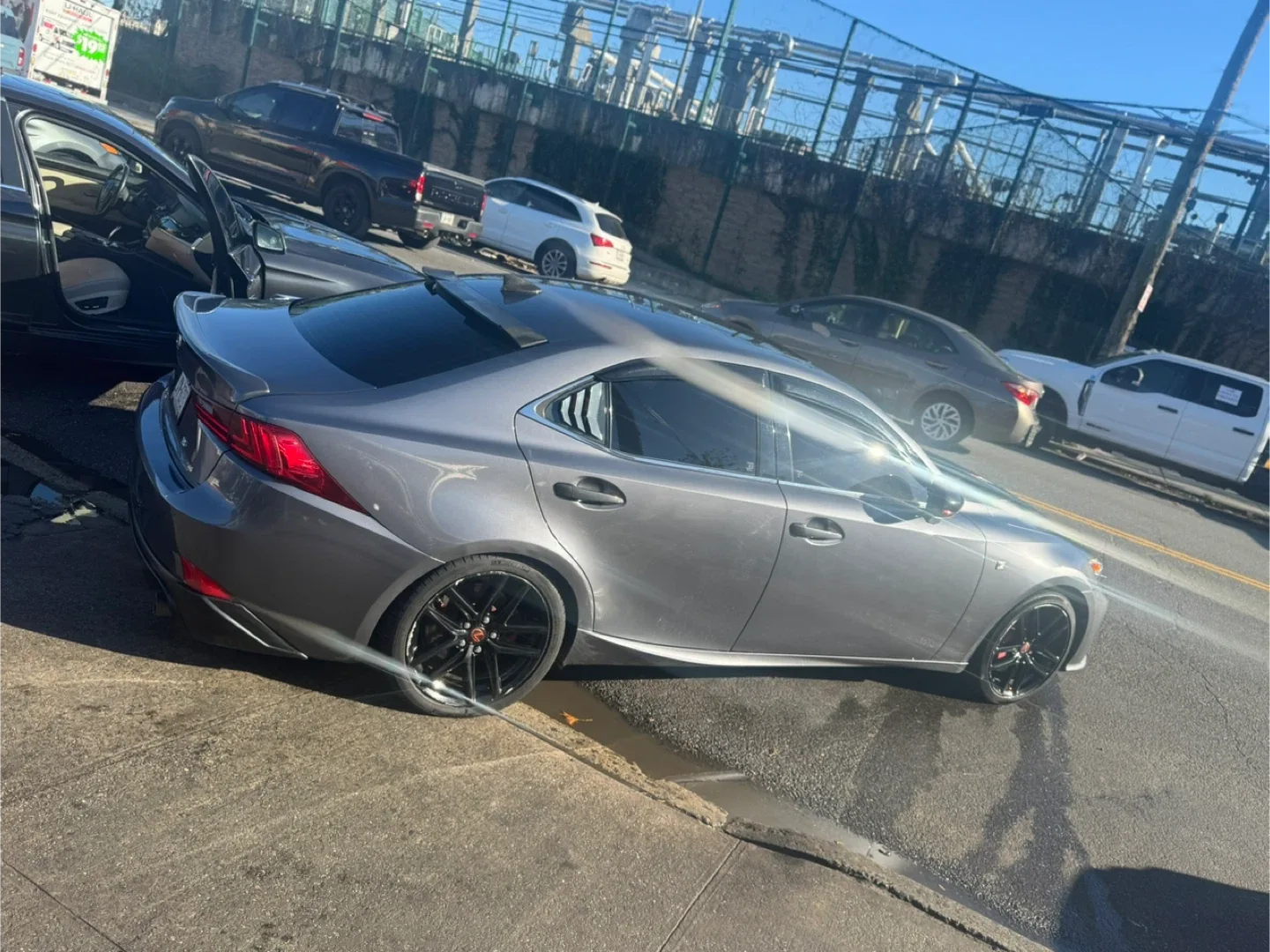 Luxes is 200 f spot 139 miles image indicator(4)