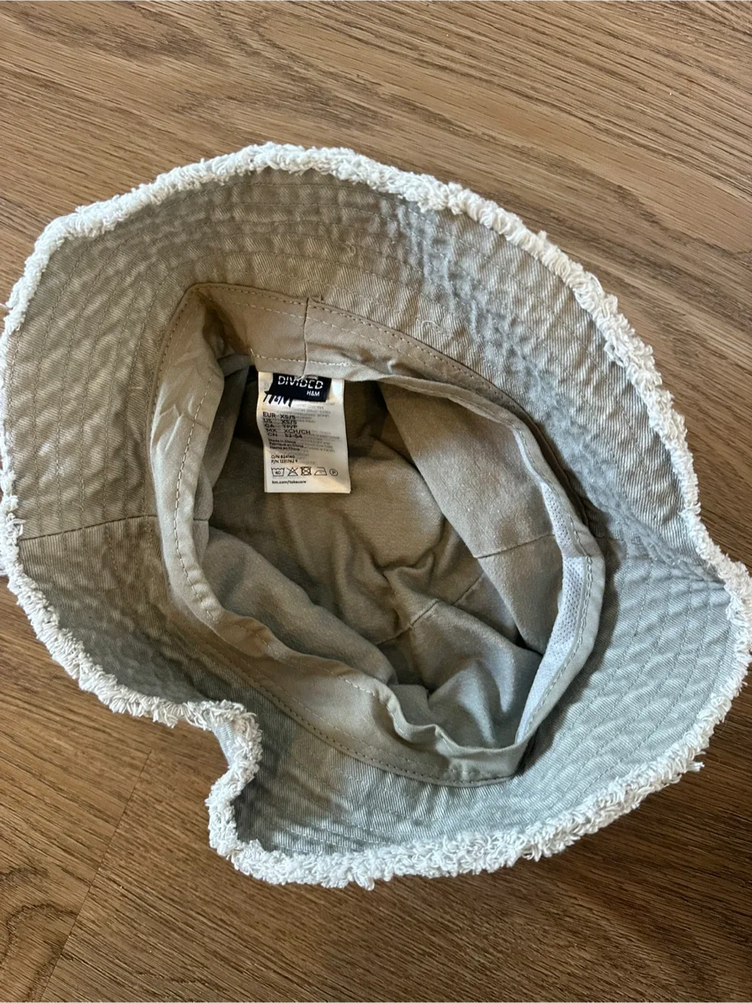 H&M Divided Bucket Hat - Size XS/S image indicator(4)