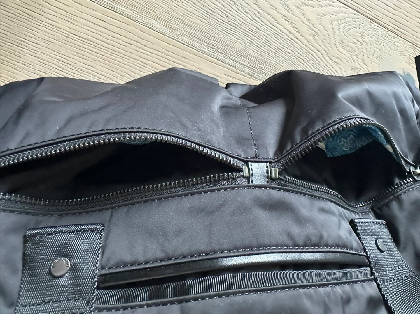Lululemon Duffel bag - photo 5