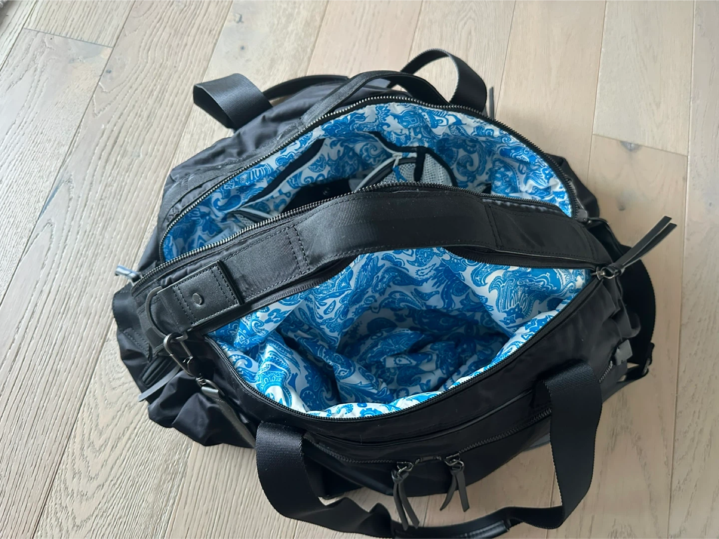 Lululemon Duffel bag - photo 3