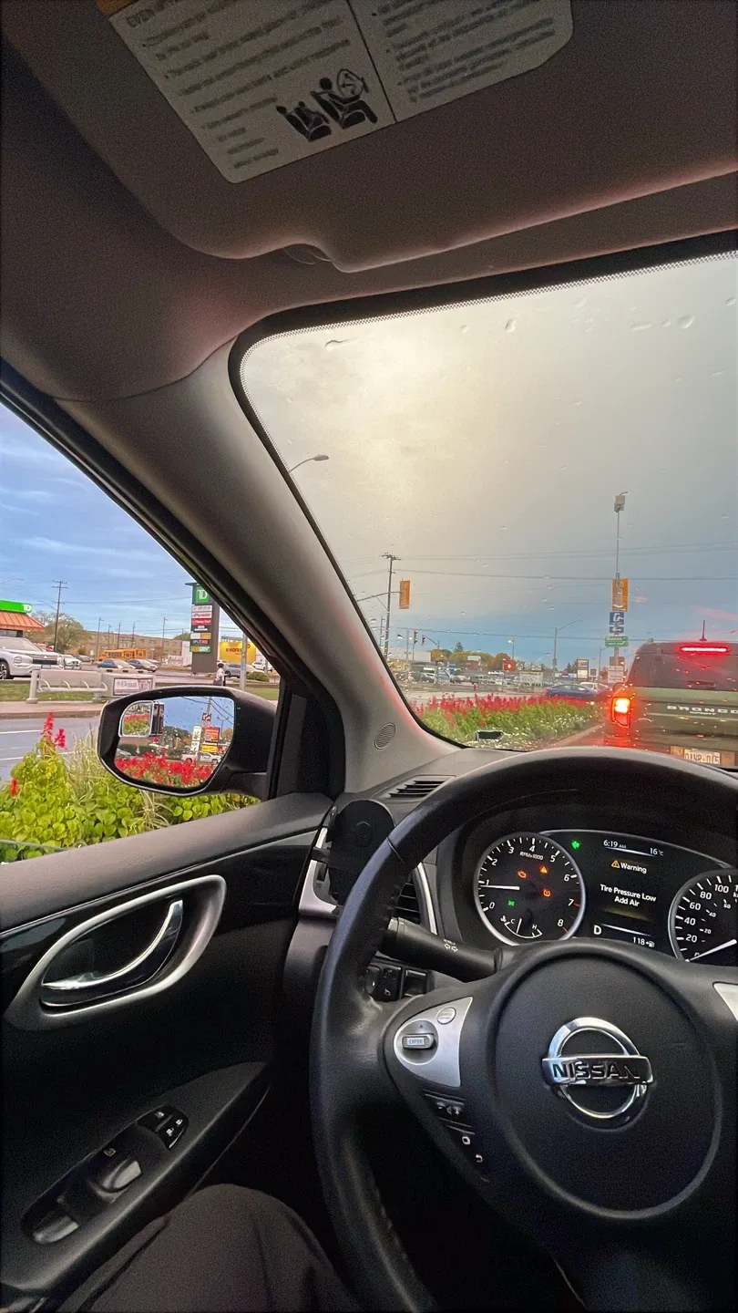 Nissan Sentra Sedan - Red 2017 image indicator(6)