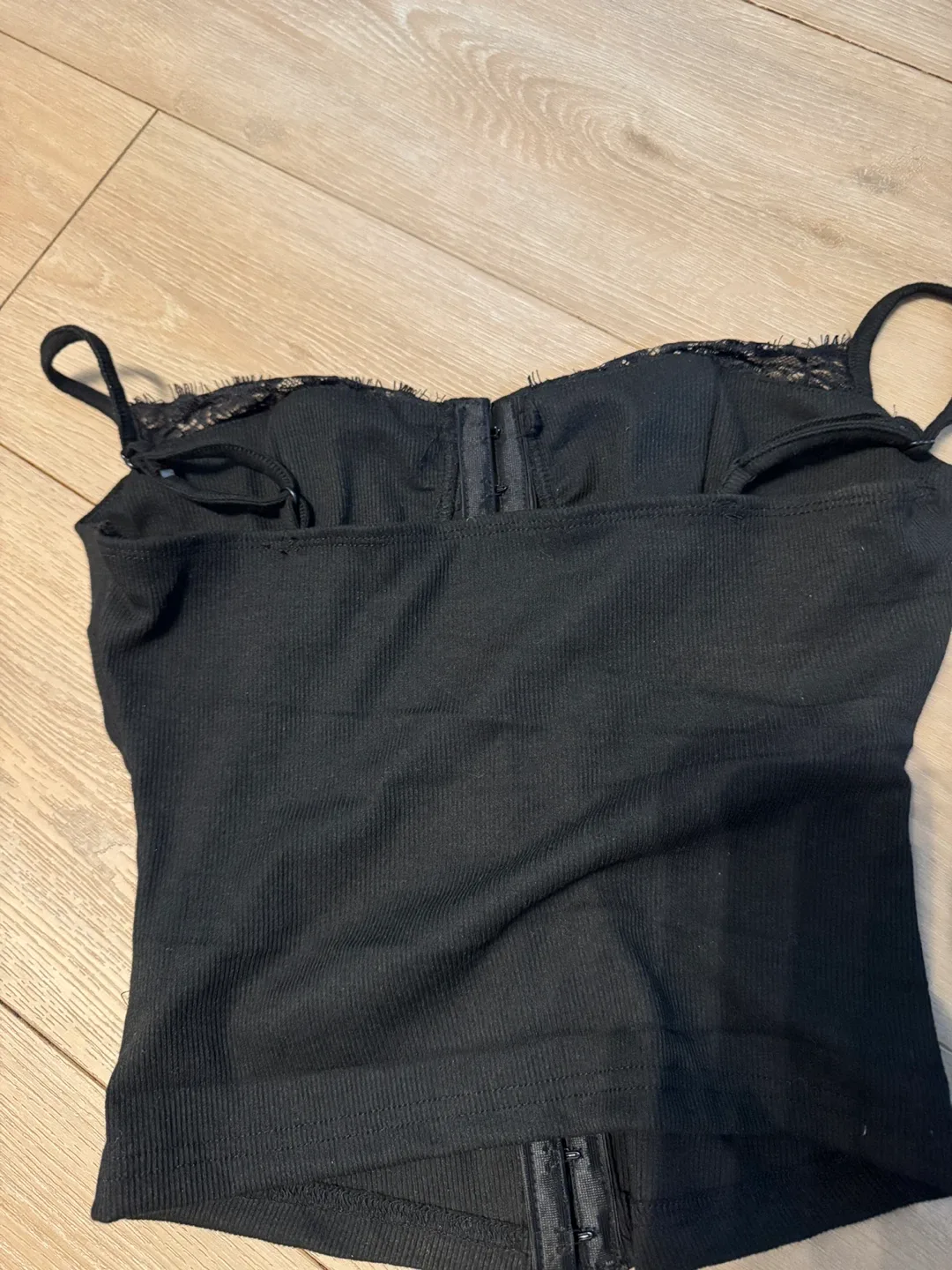 Black size s tank top image indicator(2)