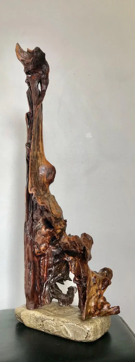 Art made of driftwood and stone image indicator(7)