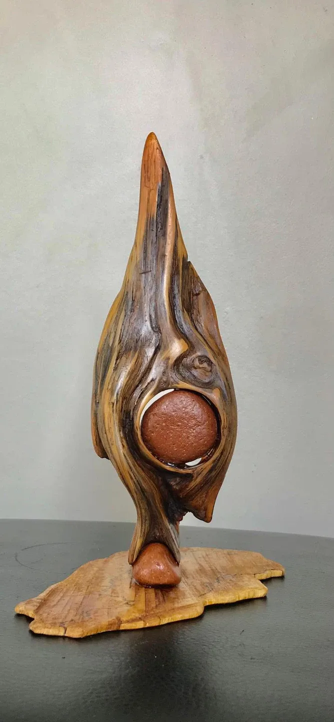 Art made of driftwood and stone image indicator(6)