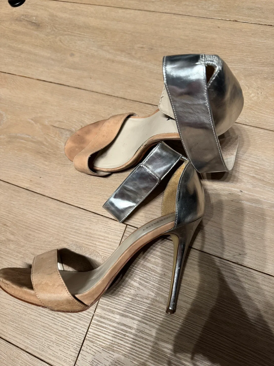 Shoemint size 9 nude and gold heels image indicator(2)