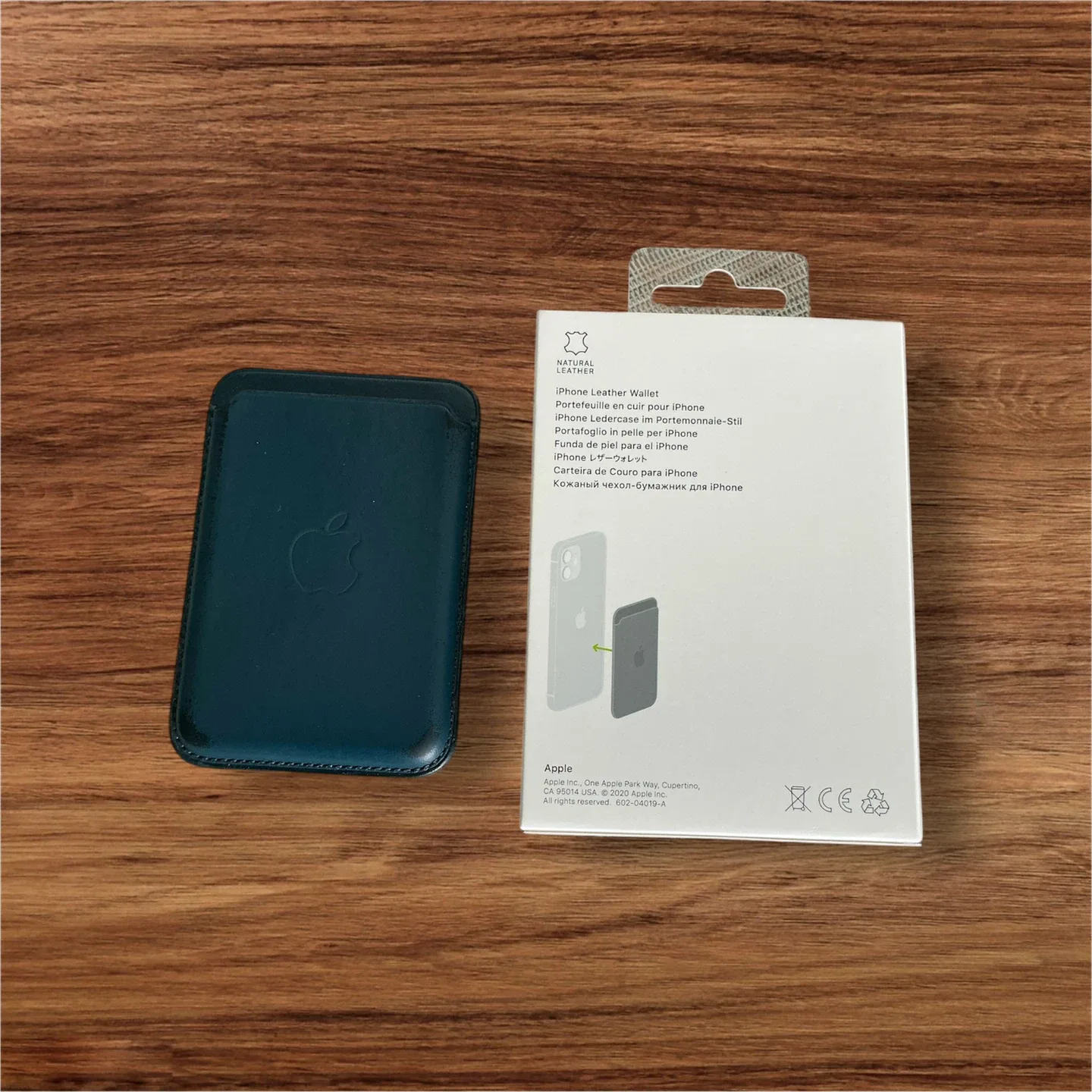 Apple iPhone MagSafe Leather Wallet with MagSafe - Blue image indicator(6)