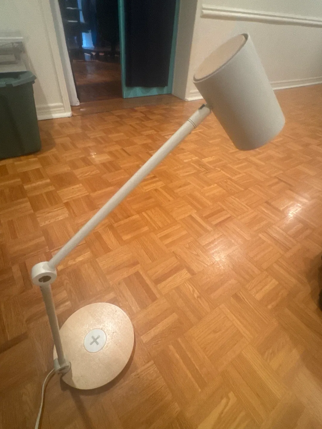 IKEA NYMÅNE Work Lamp with Wireless Charging image indicator(2)