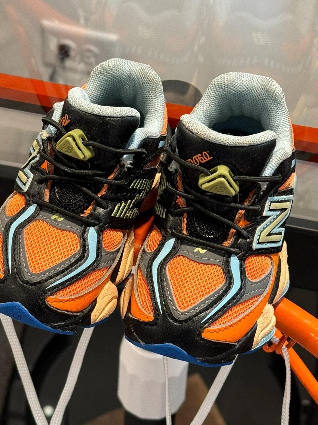 New Balance 9060 Sneakers - Orange/Black