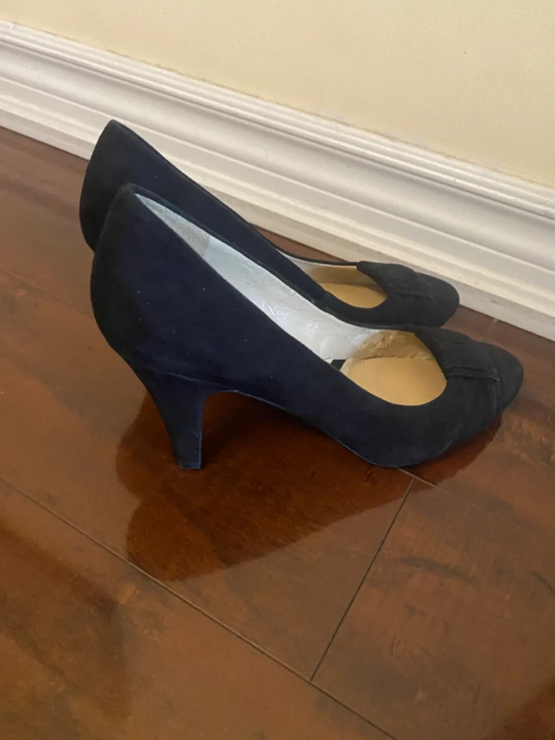 Naturalizer N5 Comfort Black Heels image indicator(2)