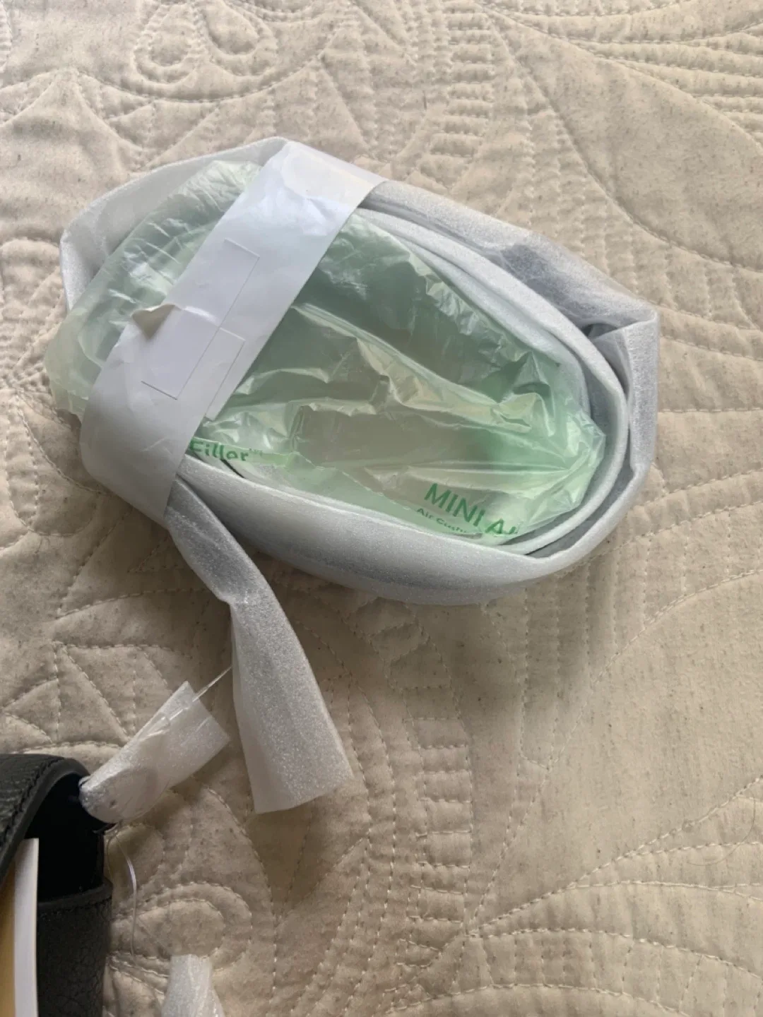 Michael Kors Jet Set Small Crossbody - Black image indicator(8)