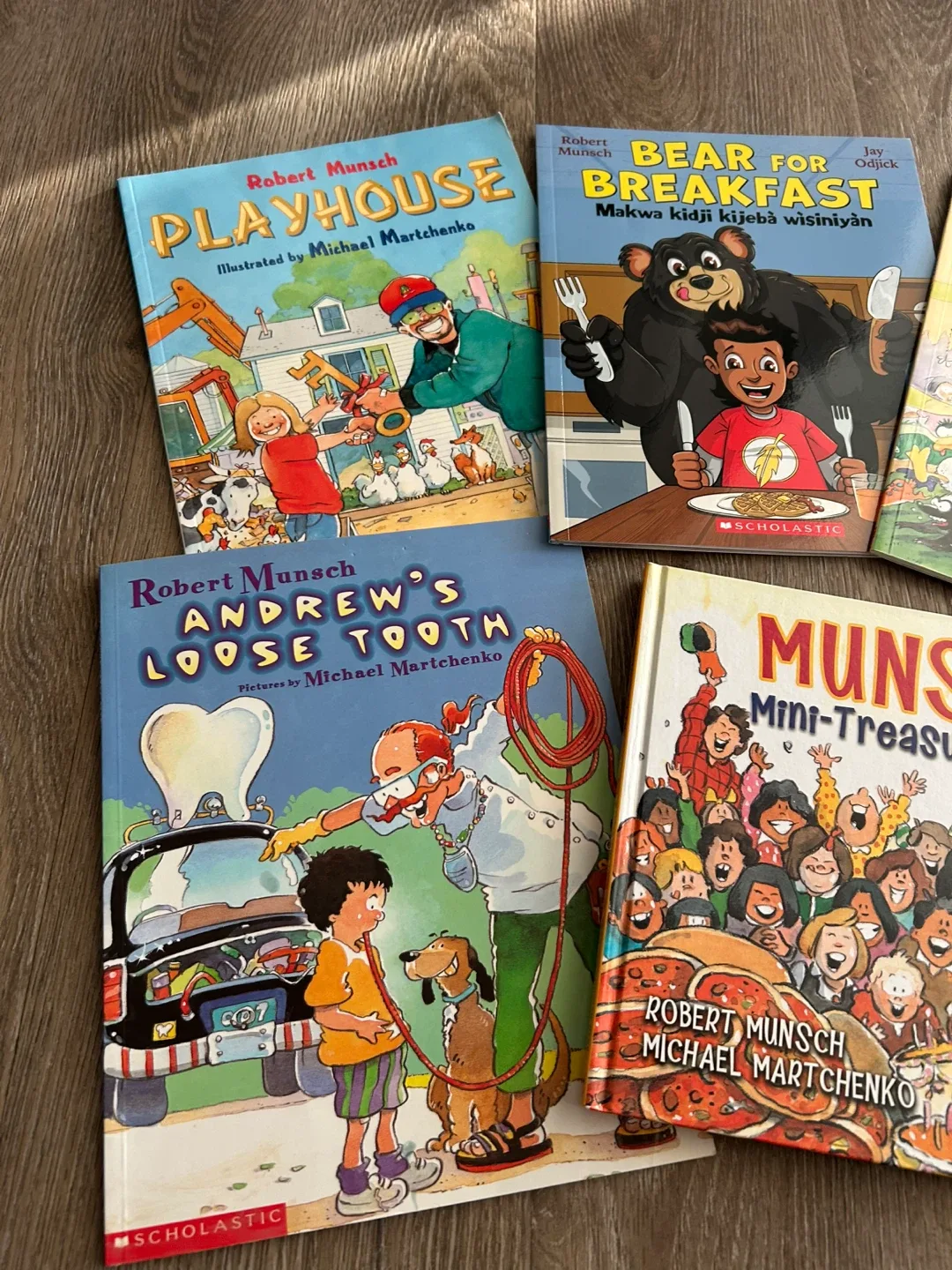 Robert Munsch Books lot image indicator(2)