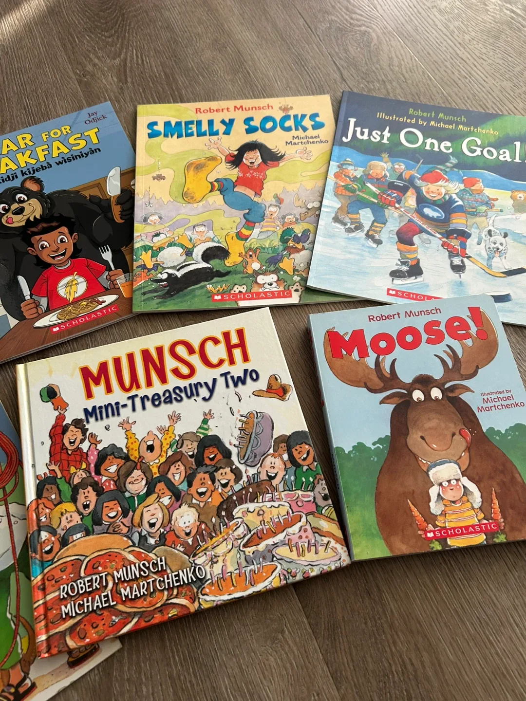 Robert Munsch Books lot image indicator(3)