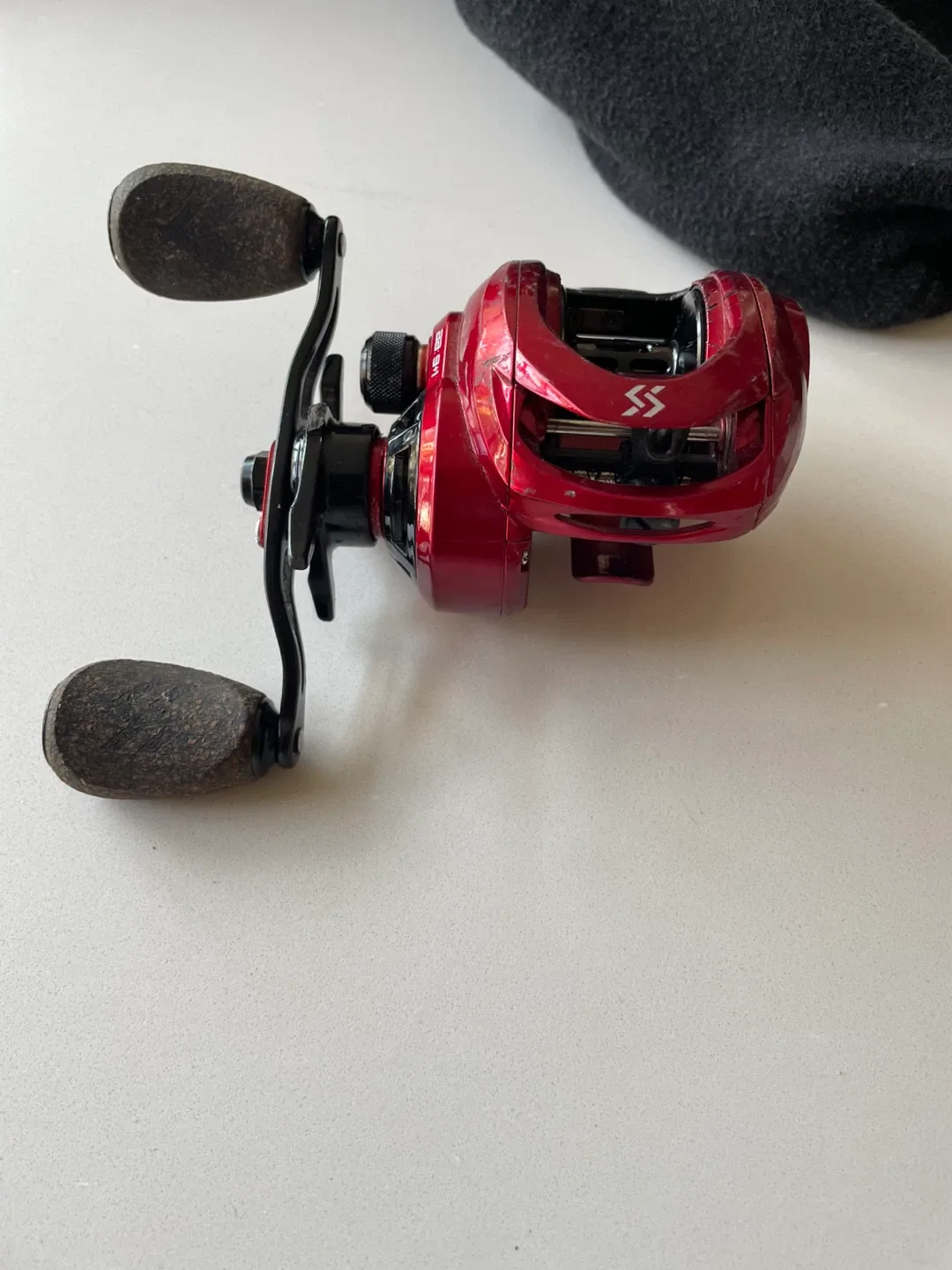 Castaic Red Baitcasting Fishing Reel image indicator(2)