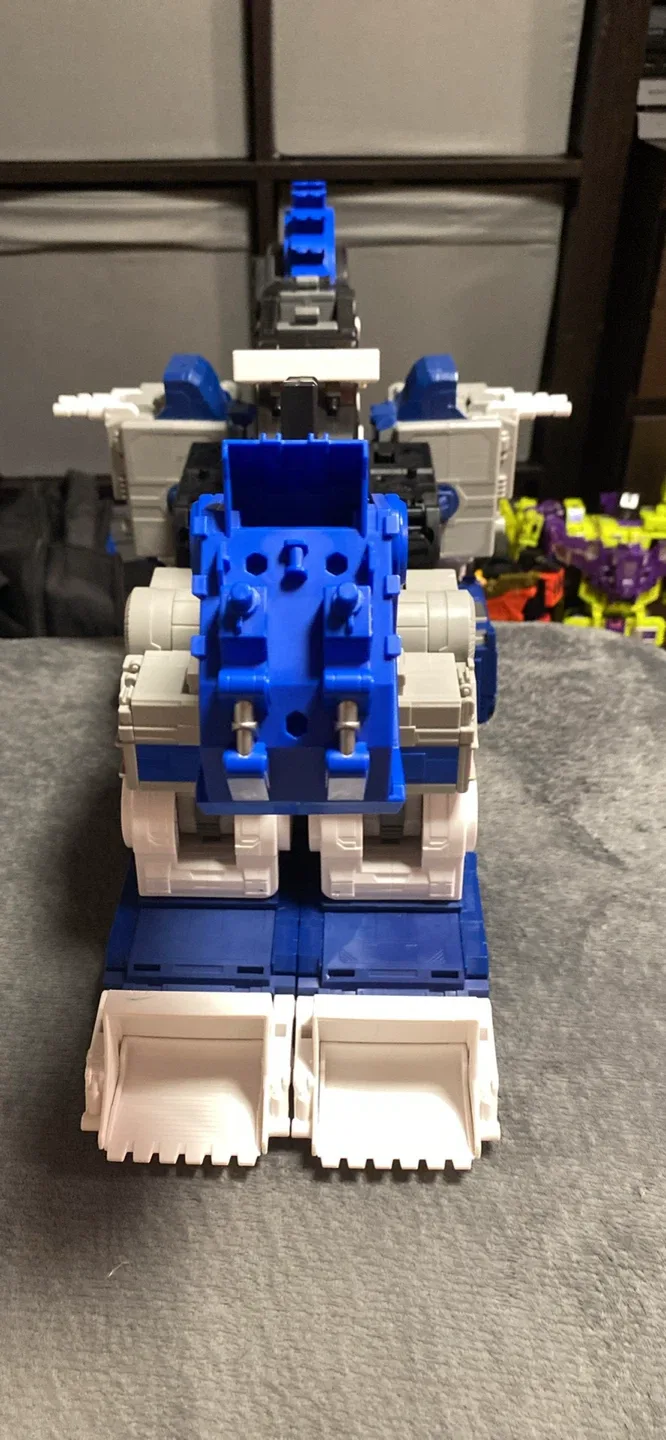 Transformers legacy: cybertron universe metroplex image indicator(2)