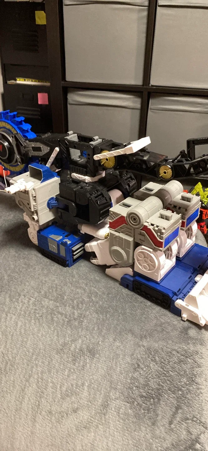 Transformers legacy: cybertron universe metroplex image indicator(3)