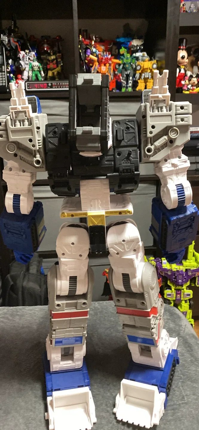 Transformers legacy: cybertron universe metroplex image indicator(7)