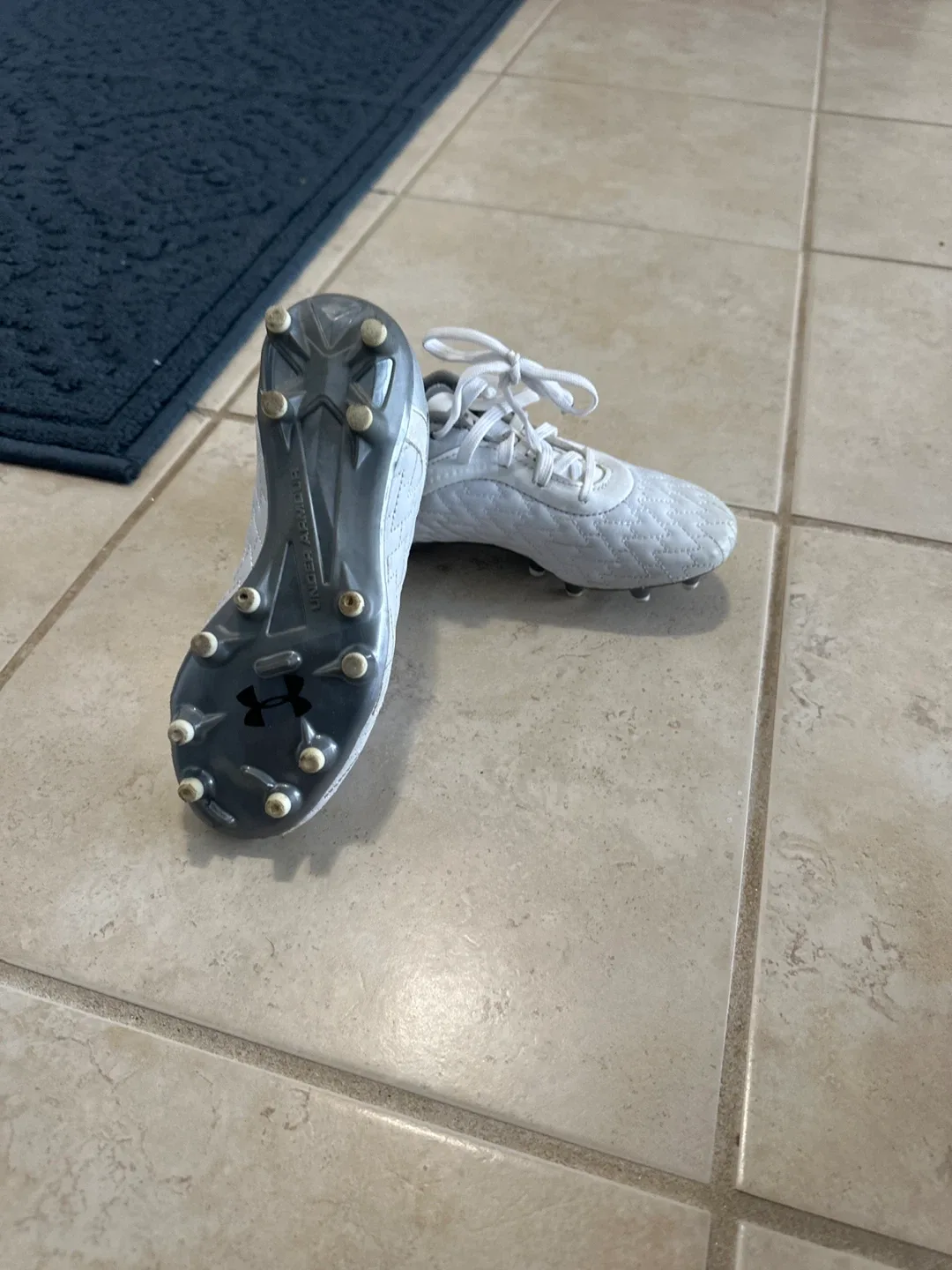 Under Armour White Cleats image indicator(2)