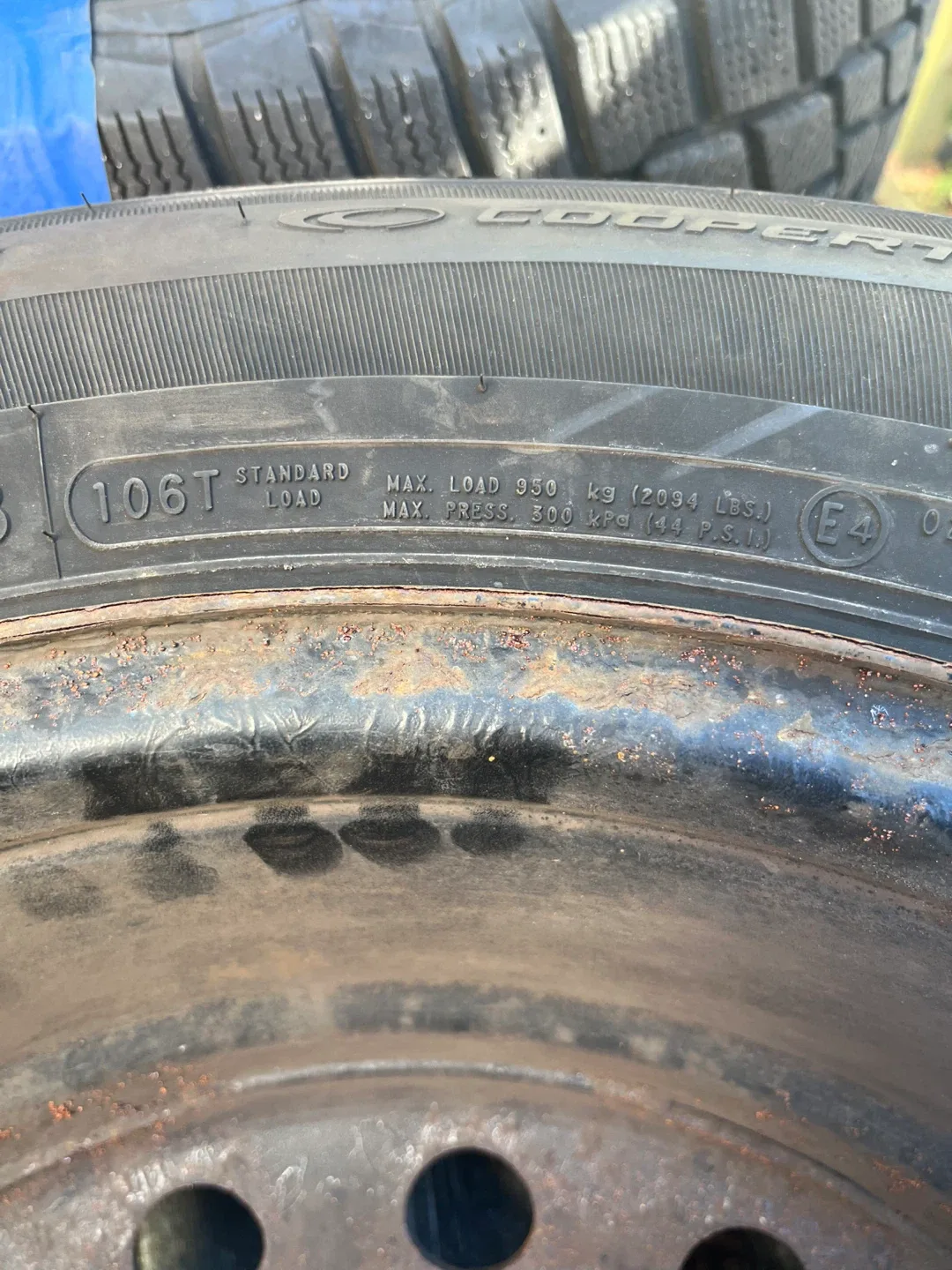 Cooper Winter Tires with Rims 235/65R/18 image indicator(7)