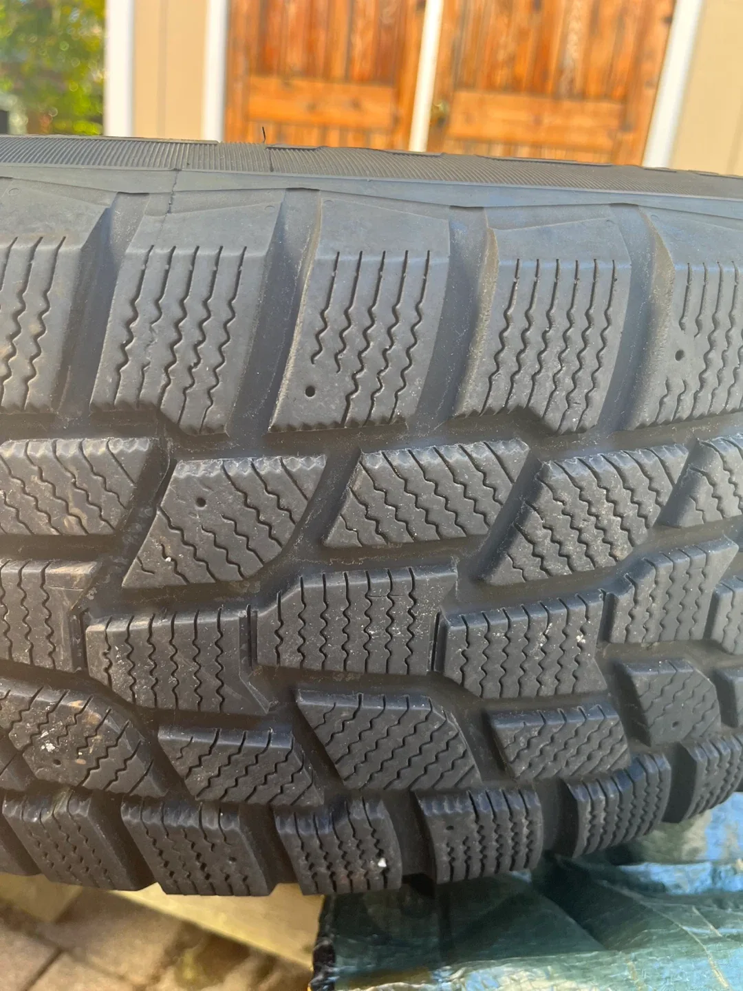 Cooper Winter Tires with Rims 235/65R/18 image indicator(6)