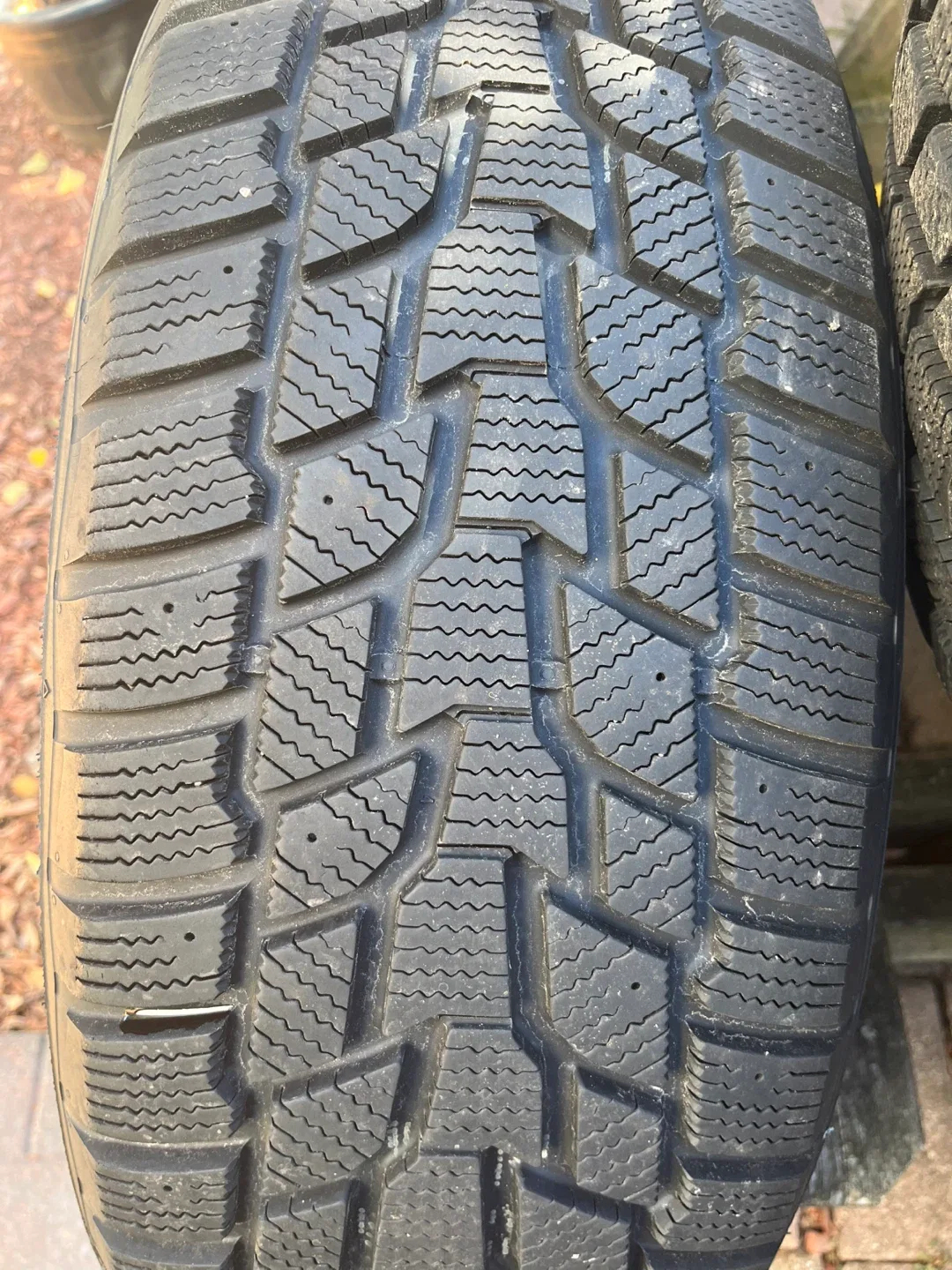 Cooper Winter Tires with Rims 235/65R/18 image indicator(5)