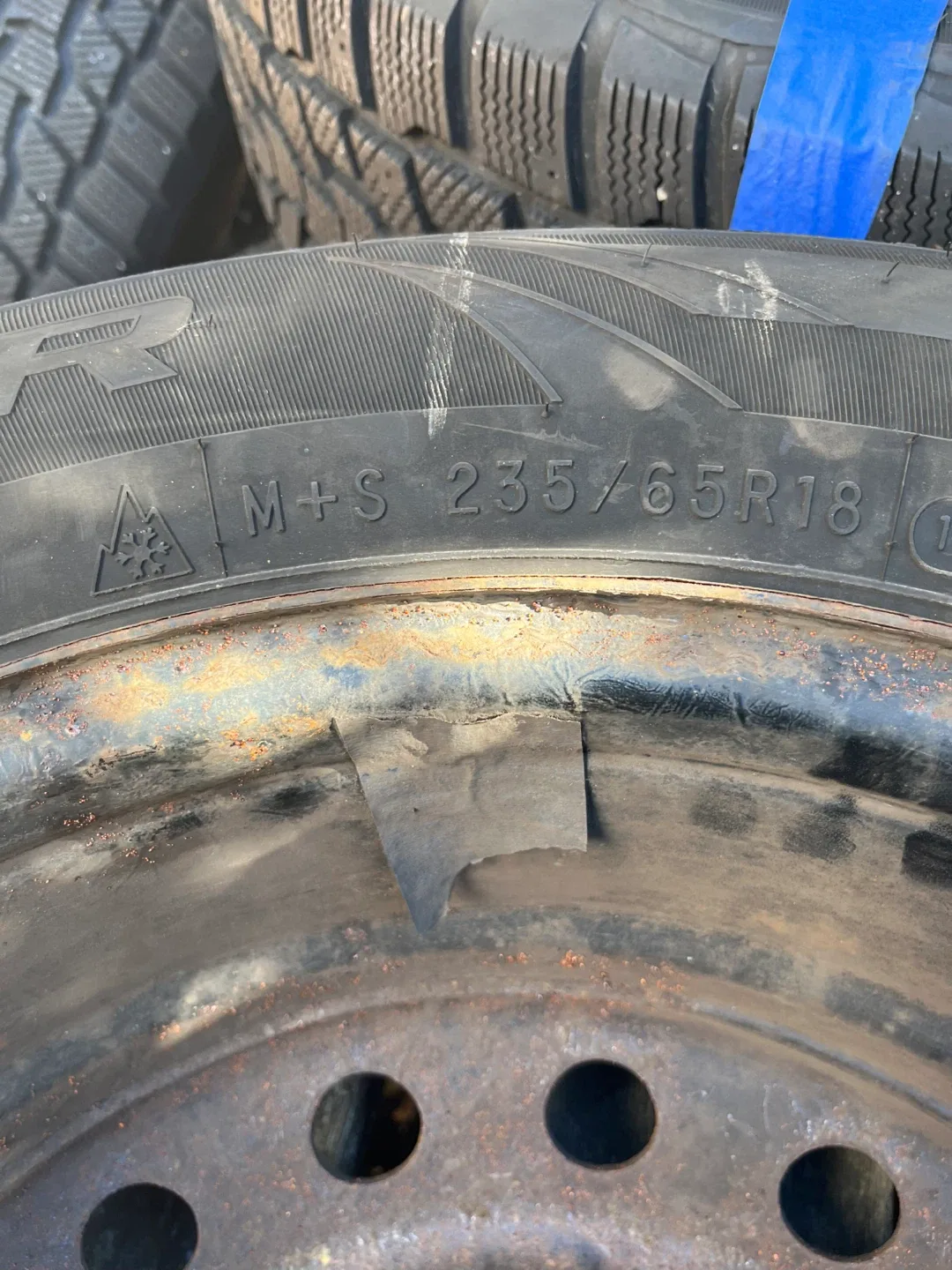 Cooper Winter Tires with Rims 235/65R/18 image indicator(10)