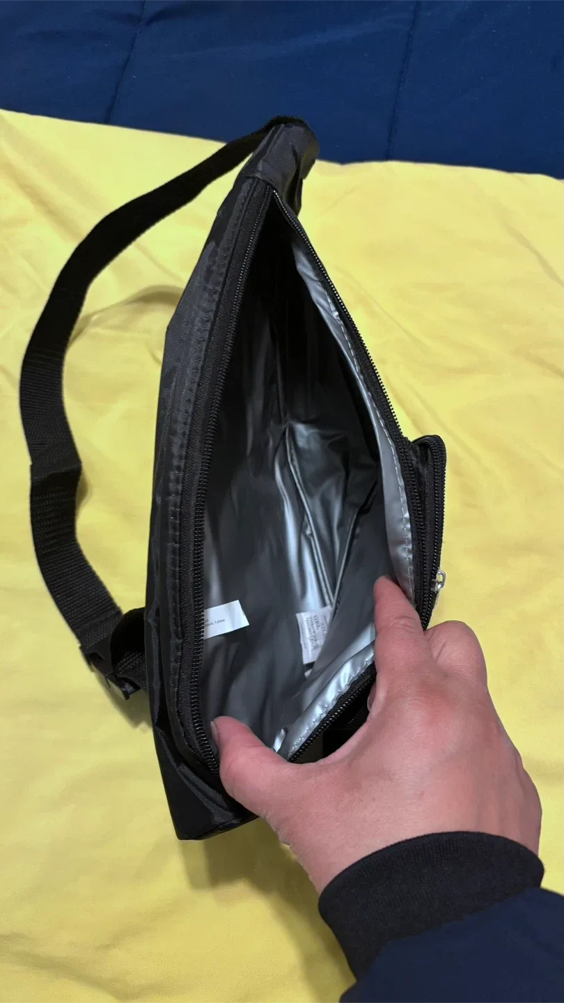 Black Sling Bag image indicator(4)