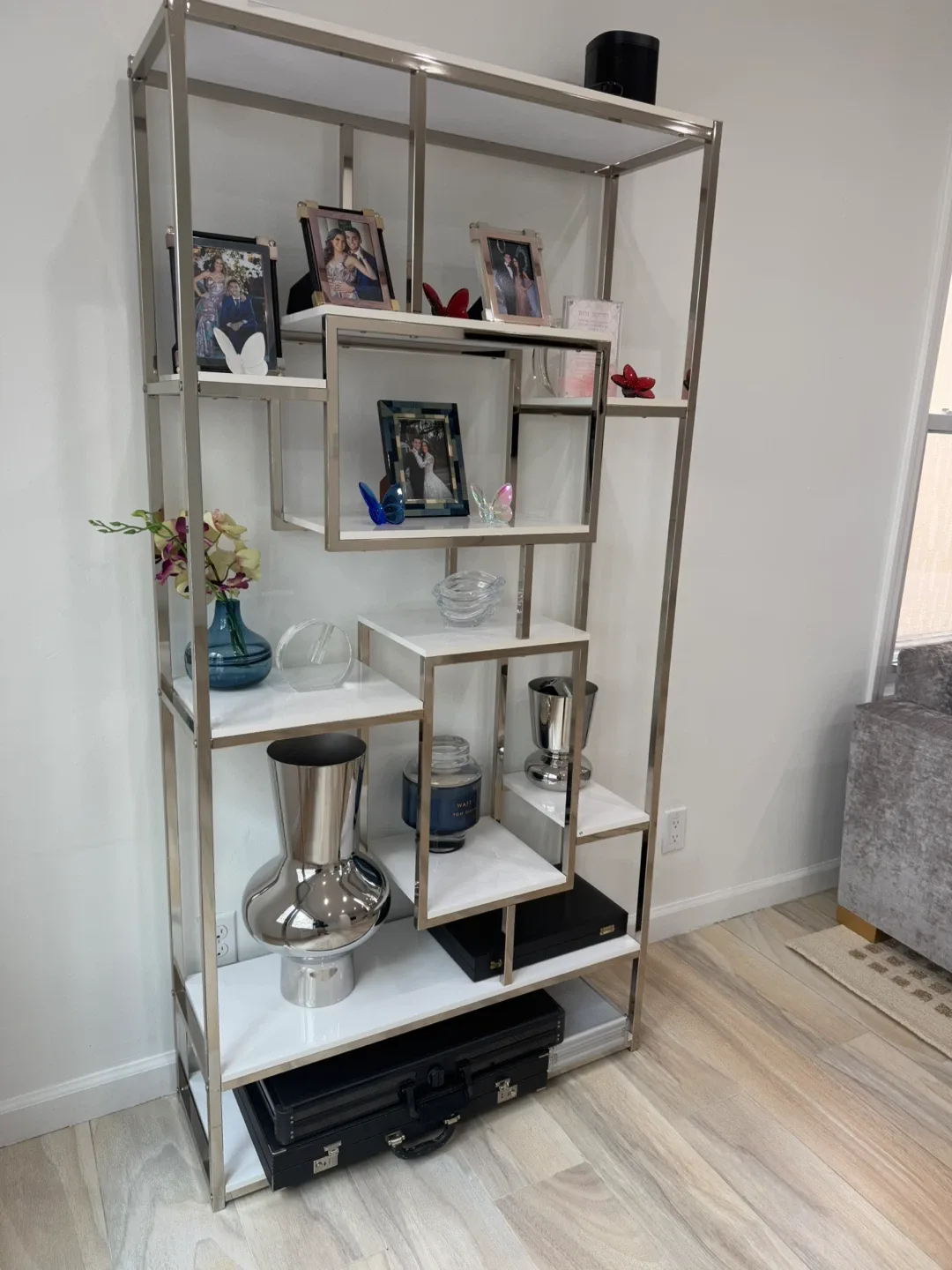 Silver Metal & White Display Shelf image indicator(3)