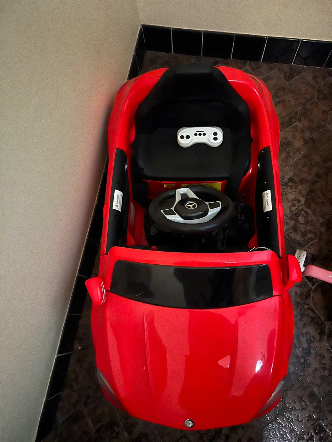 Mercedes-Benz AMG Ride-On Car - Red image indicator(3)