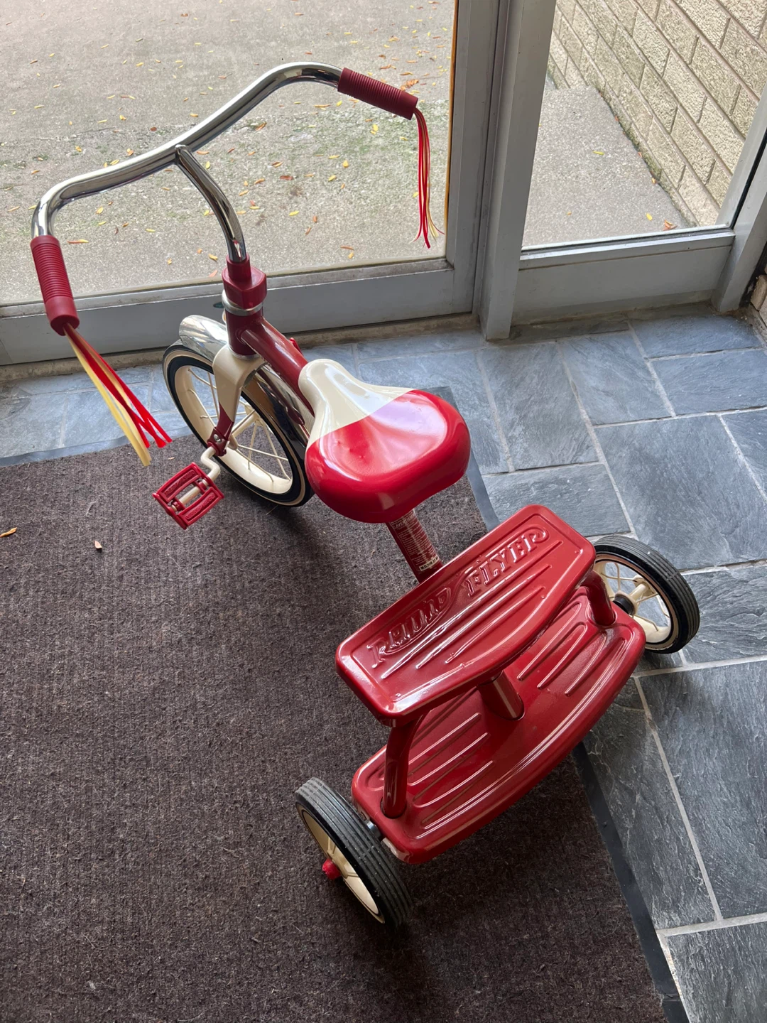 Radio Flyer Classic Red Tricycle - photo 4