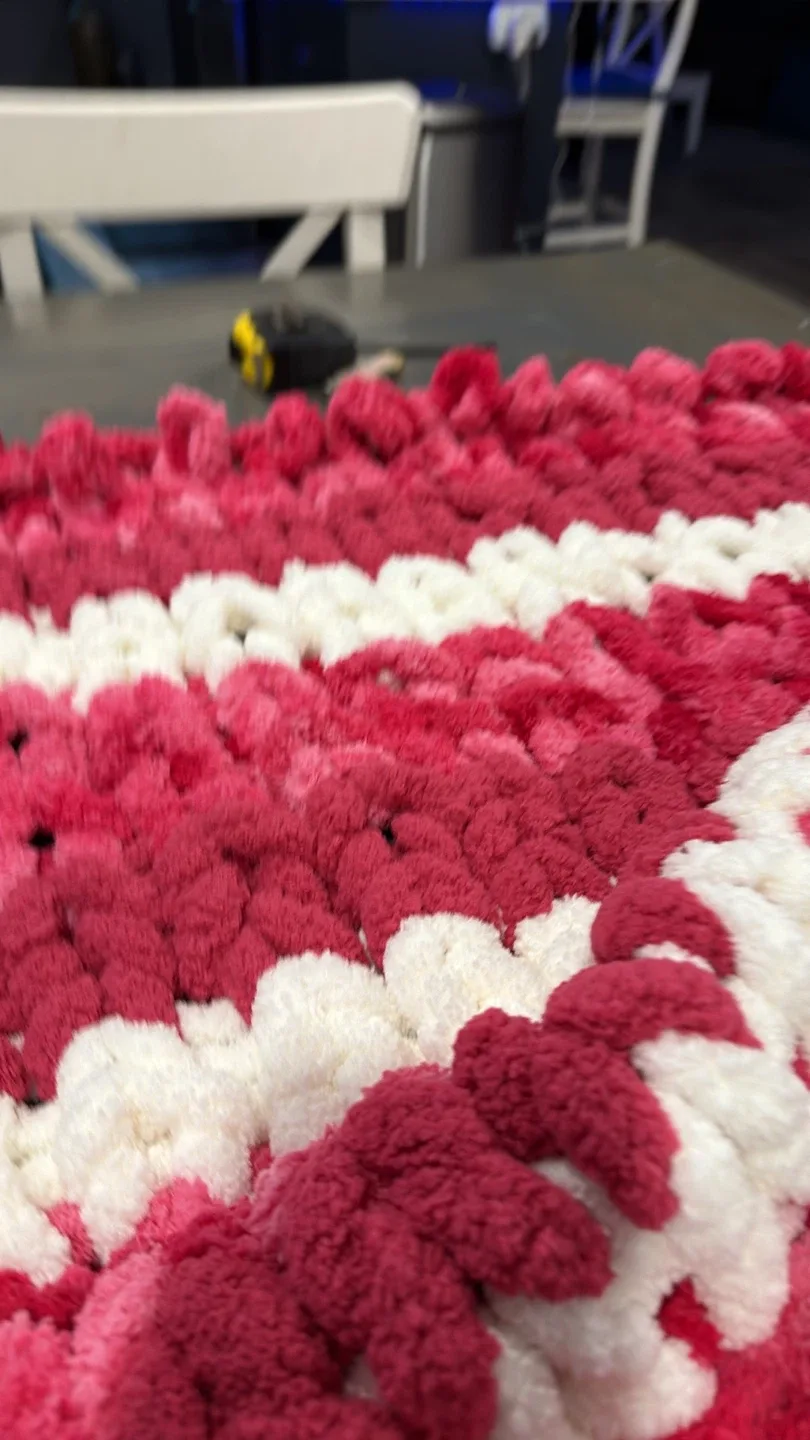 Handmade Chunky Knit Blanket image indicator(4)