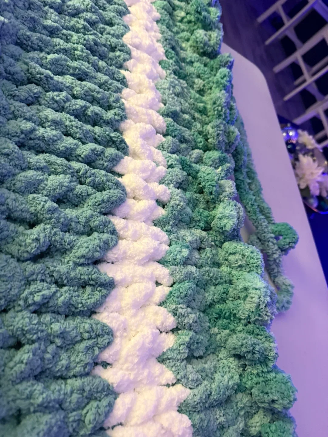 Handmade Chunky Knit Blanket image indicator(3)